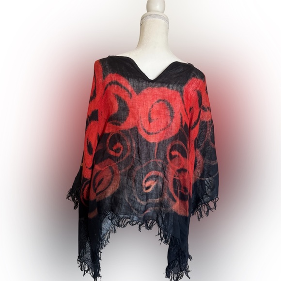 chrzaszcz Sweaters - Elegant Black and Red Swirl Women's Sweater